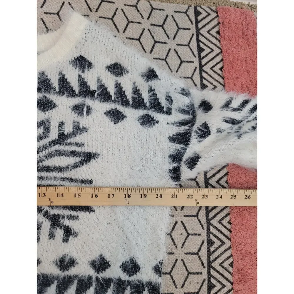 Maurices White Snowflake Eyelash Fuzzy Knit Pullover Sweater, sz Large